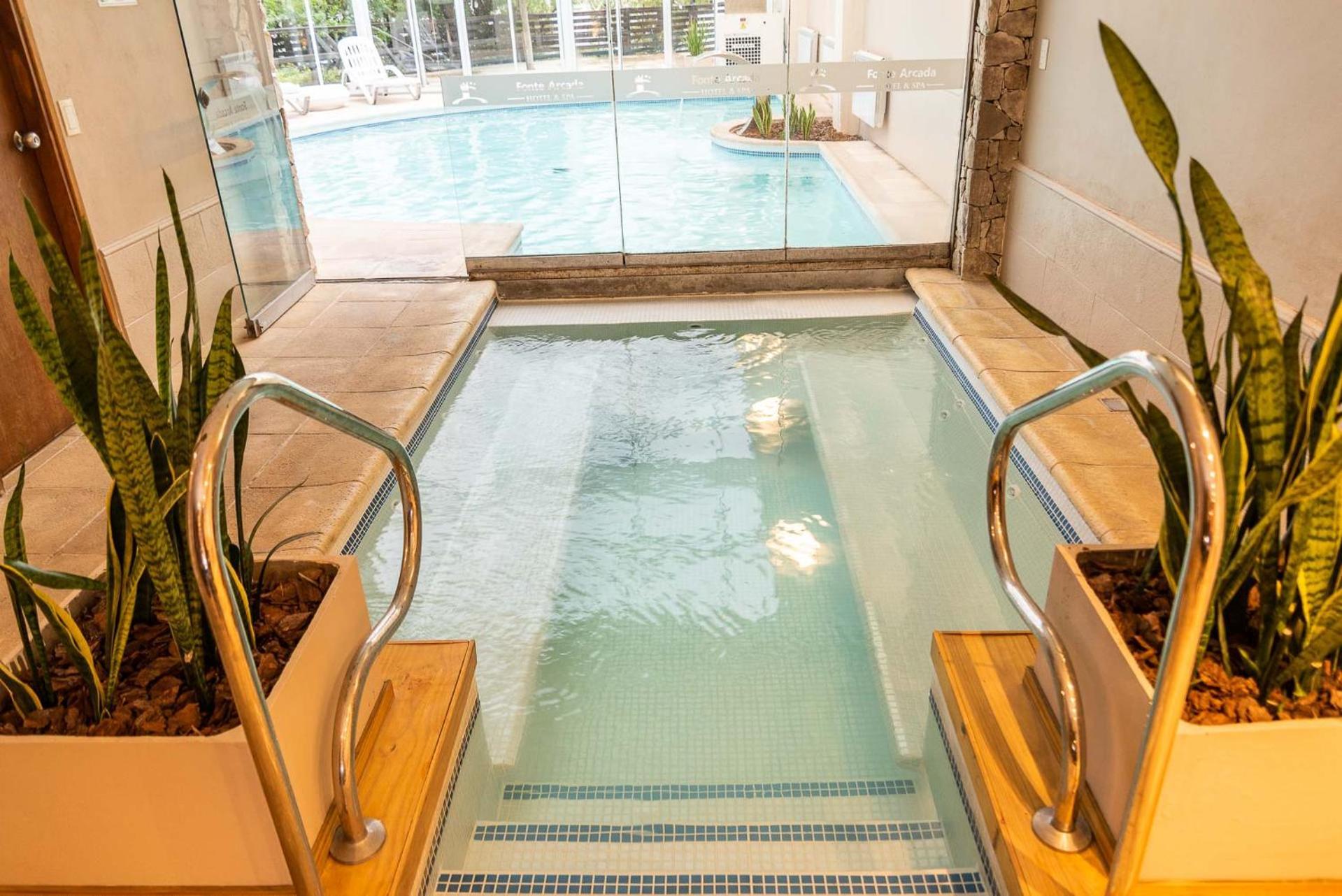 Fonte Arcada Hotel Вила Гесел Екстериор снимка